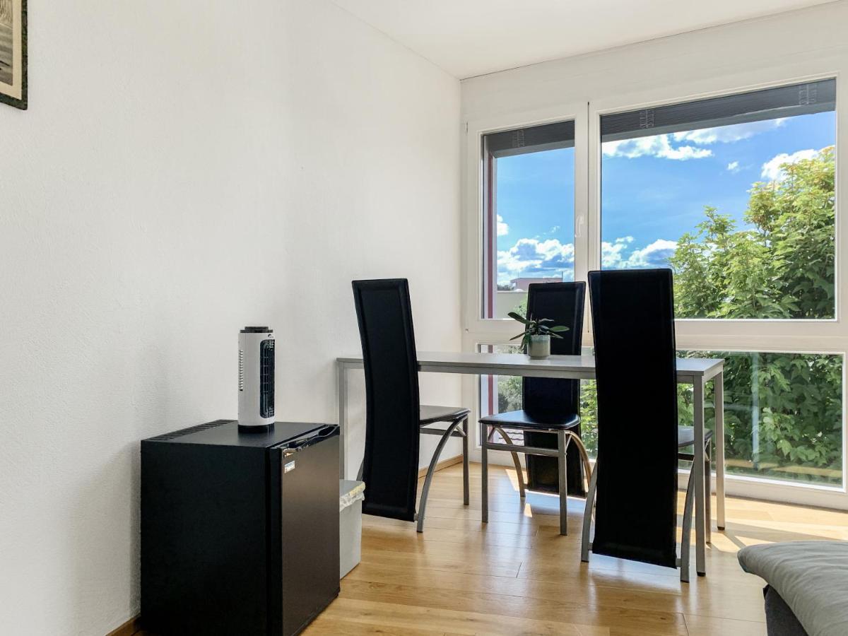 Haus Zur Lilie Hotel Hinwil Екстериор снимка